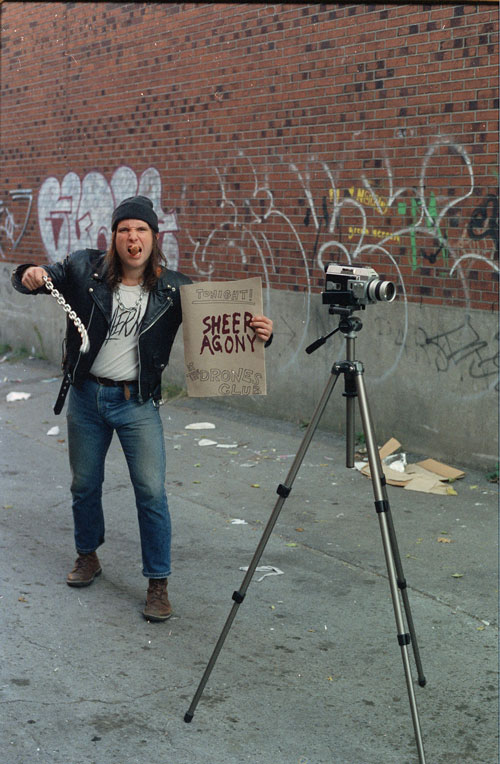 Greg flogging the show gregvid